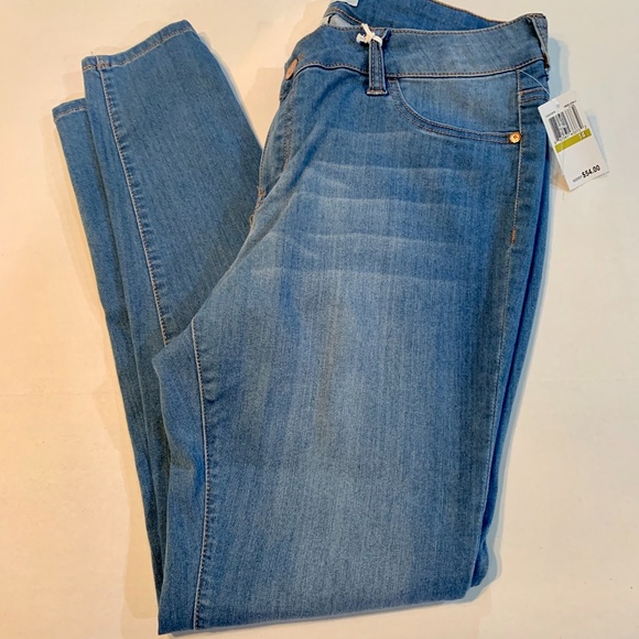 Celebrity Pink Denim - Celebrity Pink Women's Skinny Jean!  BNWT!